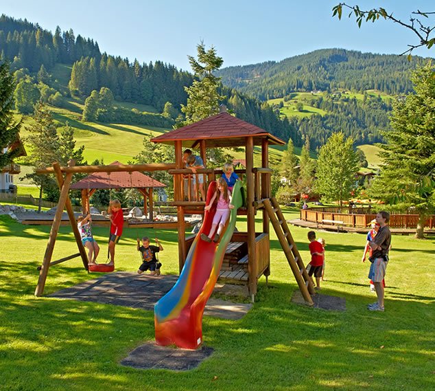 Spielplatz mit Rutsche