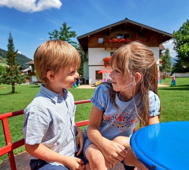 Junge und Mädchen