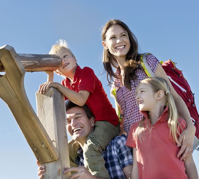 Familie beim Wanderurlaub am Sonnberg in Flachau