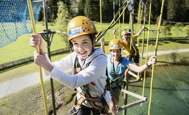 Klettern im Hochseilklettergarten im Salzburger Land © Flachau Tourismus
