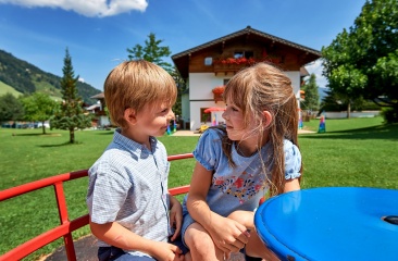 kinder fuehlen sich wohl